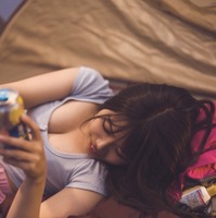 『たにりか（谷梨花）153cm  1stデジタル写真集「週末ふたりキャンプ」』先行イメージカット（撮影：藤本和典）
