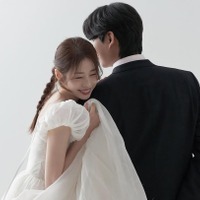 韓国の美女弁護士タレント、婚約者との“甘々ウェディングフォト”公開！【PHOTO】