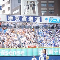 相川七瀬、始球式でノーバンピッチング！3度目の正直