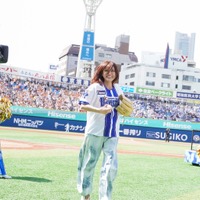 相川七瀬、始球式でノーバンピッチング！3度目の正直
