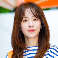 人気女優ハン・ジミン、ドラマ共演したダウン症の女優兼作家の結婚式で祝福SHOT