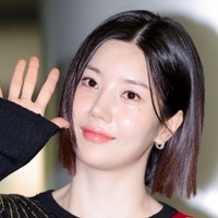 “ずぶ濡れフェス”衣装に続く肌見せ！クォン・ウンビ、スイムウェア姿で披露したボリューム感「昇天」【PHOTO】
