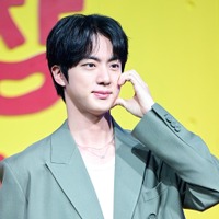 BTS・JIN、アクション俳優に挑戦？華麗なスタントに監督も絶賛「素晴らしい」