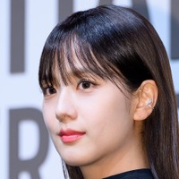 BLACKPINK・ジス、AIを活用した撮影にも馴染む異次元の美しさとスタイル！幻想的な演出に注目
