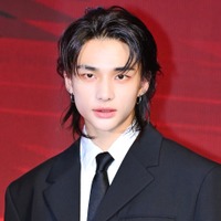 Stray Kids・ヒョンジン、筋肉質な腕露わな夏ルック！ファン想いな一面も「STAYと永遠に一緒に」【PHOTO】