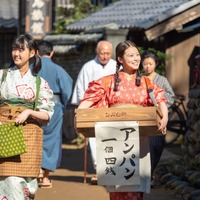 『あんぱん』朝田家の三女・朝田メイコ役を演じる原菜乃華　（C）NHK