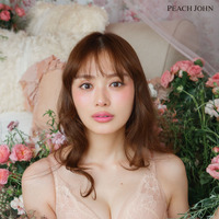 内田理央をゲストに迎えたピーチ・ジョンの新ビジュアル