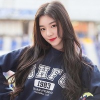 ミニスカ×ニーハイ姿でお座りSHOT！韓国アイドル似の人気チアガールにファン熱視線【PHOTO】