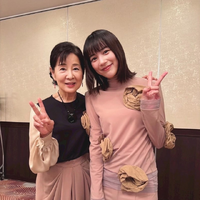 左から吉永小百合、のん（写真はのんの公式ブログから）