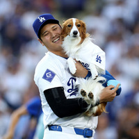 大谷翔平選手と愛犬・デコピン（Photo by Harry How/Getty Images）