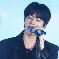 BTS・JIN、ファンの前で新曲初披露「最も幸せな時間【イベントリポート】