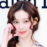 aespa・ウィンター、天使級の透明感…清楚なミニワンピース姿に視線集中【PHOTO】