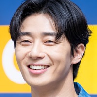 パク・ソジュン、スペインで“親友”と熱い抱擁！叫んで飛び跳ねて感情爆発「ついにやってのけた！」【PHOTO】