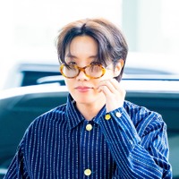 BTS・J-HOPE、台北公演へ出発！夏先取りの爽やかファッションを披露【独自写真】