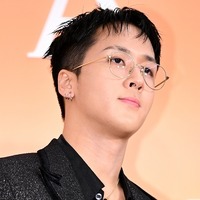 兵役逃れで脱退メンバーは容赦なく「削除」、とあるK-POPアイドル13年目の現実