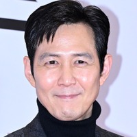 『イカゲーム』主演イ・ジョンジェ、英名門スタジオとタッグ！K-POPスパイ映画始動