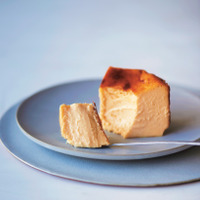 「バスクチーズケーキ」3,780円(直径約11cm)〈各日数量限定〉