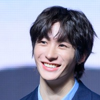 RIIZE・アントン、たくましくも艶美な唯一無二の“末っ子”！がっしりとした腕に「息するのを忘れた」【PHOTO】