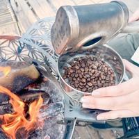 “煎る・挽く・淹れる”を全部自分で作るたき火焙煎コーヒー　2,400円(税込)