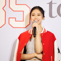 仲里依紗、おへそチラ見せデニムコーデを披露