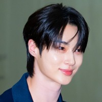 『ソンジェ』ビョン・ウソク、日本へ出国！シンプルコーデでも隠せない“スター”の輝き【独自写真】