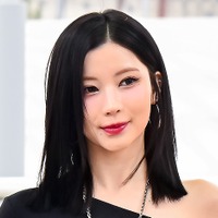 衝撃の10代…“日本人メンバー”BABYMONSTER・アサ、へそピに黒衣装が「強すぎる」【PHOTO】