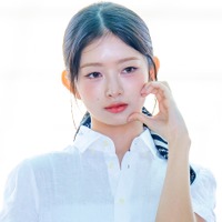 「スタイルえぐい」「限界突破」IVE・レイ、大胆“バックレス”で魅了
