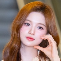 NMIXX・ソリュン、貴重な前髪を下ろした姿！無敵の可愛らしさは「芸術品」「お人形」そのもの【PHOTO】