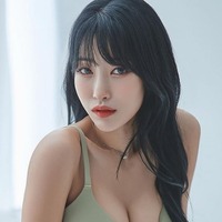 過去に日本人と交際の韓国女性芸人、“A→E”豊胸手術後のビキニ姿を堂々披露「済州島で着る予定」 画像