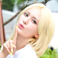 韓国の“元祖ハーフ美女アイドル”チョン・ソミ、ヒヤヒヤする丈のボトムズ「彼女しか着こなせない」【PHOTO】