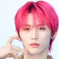BOYNEXTDOOR・テサン、赤髪から黒髪へのイメチェンにファン歓喜「大好きすぎて具合悪い」【PHOTO】