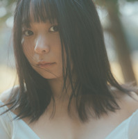 アンゴラ村長の初本格グラビア写真集『標準体型』　撮影：東京祐 （C）講談社