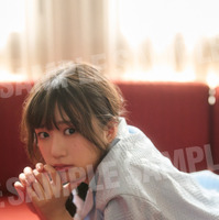 小久保柚乃の2nd写真集『こくぼづかん2』特典生写真画像　撮影：中村和孝　（C）中村和孝／小学館