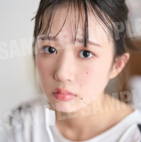 小久保柚乃の2nd写真集『こくぼづかん2』特典生写真画像　撮影：中村和孝　（C）中村和孝／小学館