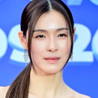 「盗みも」「殴られるのが当たり前」安室奈美恵とコラボした韓国元アイドル、壮絶家庭環境を告白