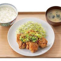 ピリ辛青ねぎから揚げ定食　854円
