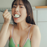 高崎かなみ（撮影：東京祐 ヘアメイク：花房みなみ スタイリング：毛塚由恵）