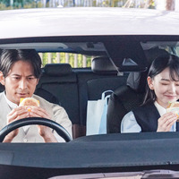 岡田准一と山田杏奈が共演する「朝マック」の新TVCMシリーズ
