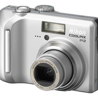 無線LAN内蔵の510万画素モデル「COOLPIX P2」