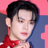 TXT・ヨンジュン、カムバック前に大胆イメチェン！久々のハイトーンヘアに反響「優勝」「似合ってる」【PHOTO】