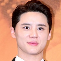 元東方神起ジュンス、兄の結婚式で“甥バカ”な姿が捉えられる！ジェジュンとともにとろける笑顔に