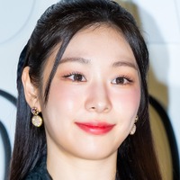 キム・ヨナ、“美白二の腕”丸見えタンクトップが話題　貴重なお腹チラ見せショットも「ハンパない」【PHOTO】