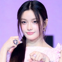 “日本人メンバー”ILLIT・イロハ、どこから見ても完璧…超至近距離SHOTに反響！「えぐかわ」「赤ちゃん猫」【PHOTO】