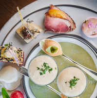 サマーブランチ　12,800円(ルイナール ブラン・ド・ブラン グラスシャンパーニュ付き、税サ込)など