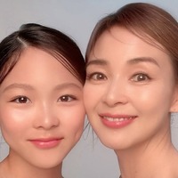 SHIHOの娘が大変身！普段はメガネでナチュラルな13歳が…“まるで姉妹”な母娘写真に反響【PHOTO】