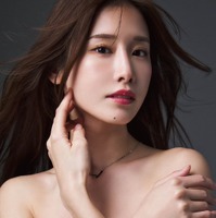益田アンナの1st写真集『Fragments of glow』表紙　（C）i-dee（Hideaki Araoka）