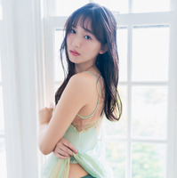 志田音々【撮影：唐木貴央　ヘアメイク：エノモトマサノリ　スタイリング：富田育子　衣装協力：クロネコマリン】（扶桑社）