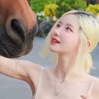 “髪をズタボロ”にされて対人恐怖症に…韓国DJ SODA、自然で笑顔を取り戻す　「脅し」も告白【PHOTO】