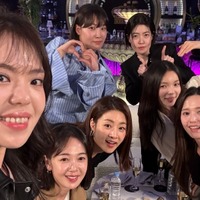 『地面師』監督がリメイクした韓国名作映画、出演者が14年ぶり再集結で話題に！新番組で“友情旅行”へ