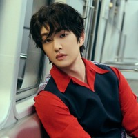 SHINee・オンユ、静寂な地下鉄で放つ“強烈な存在感”…新曲『ANIMALS』MVフォト公開！